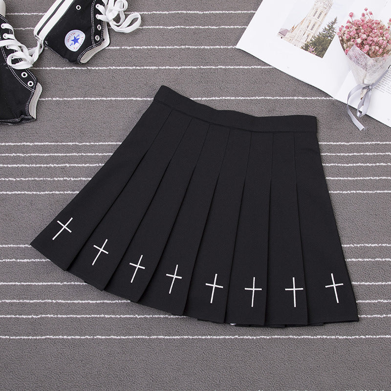 Pleated skirt embroidered skirt